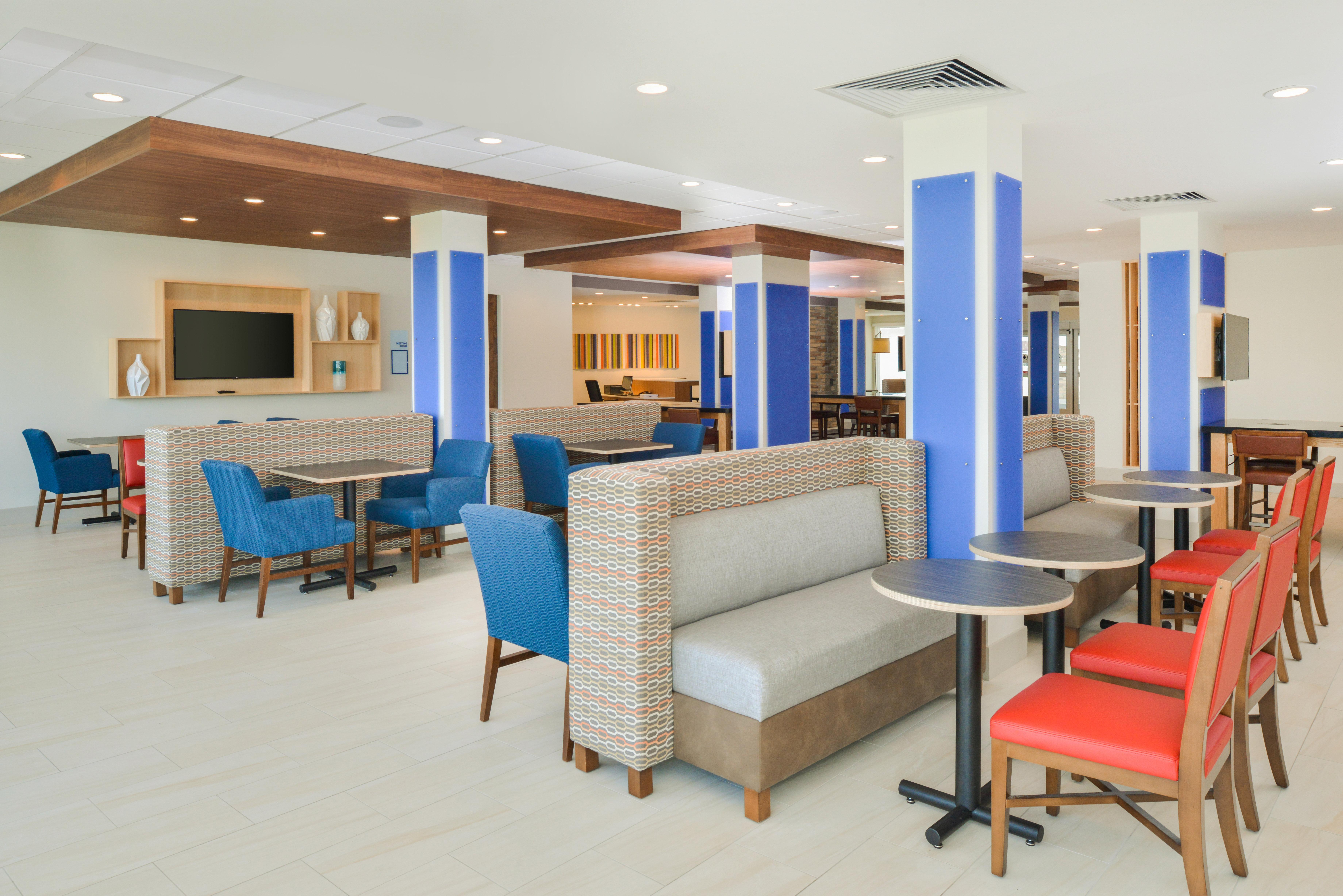 Holiday Inn Express & Suites - Chadron By Ihg Exterior foto