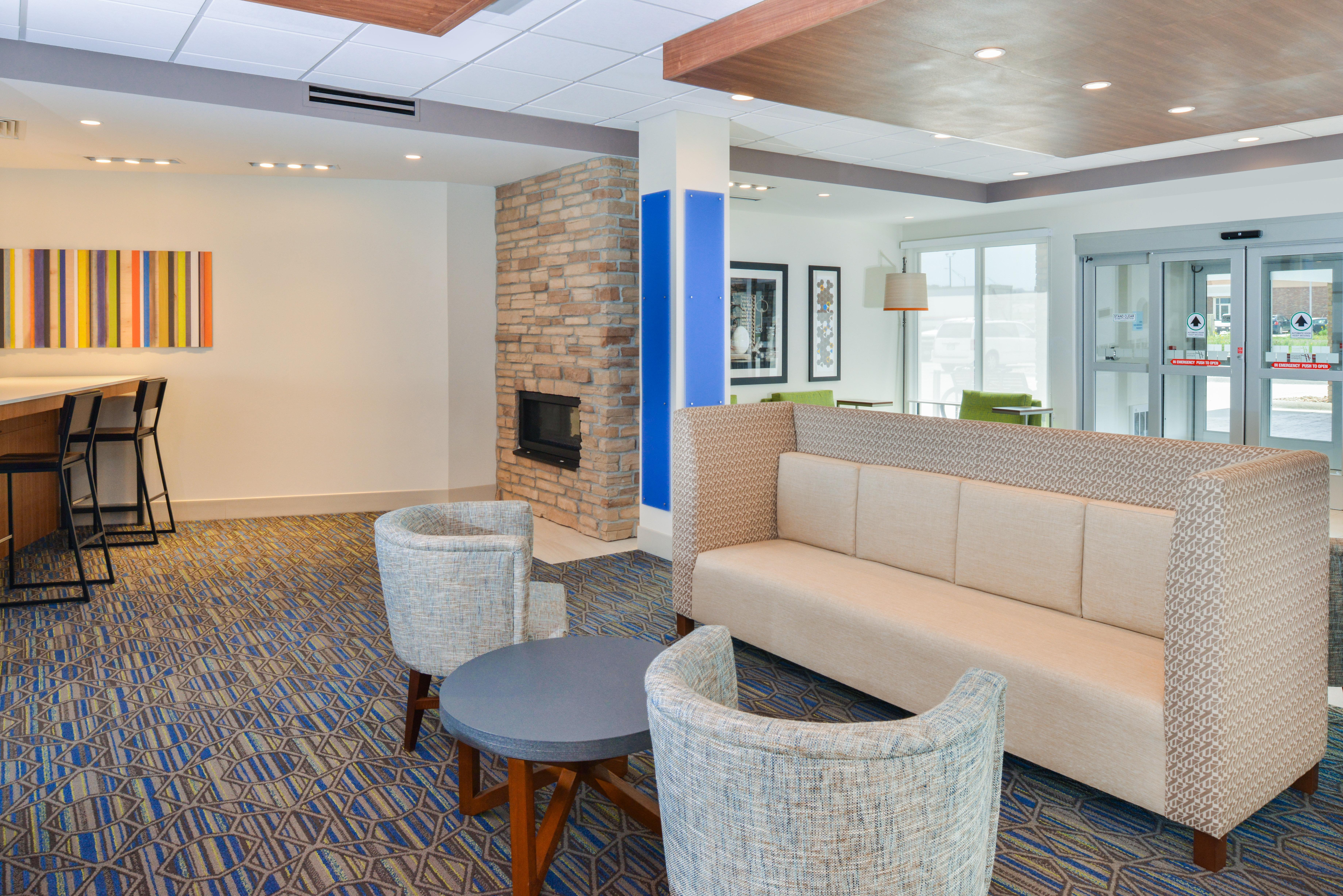 Holiday Inn Express & Suites - Chadron By Ihg Exterior foto